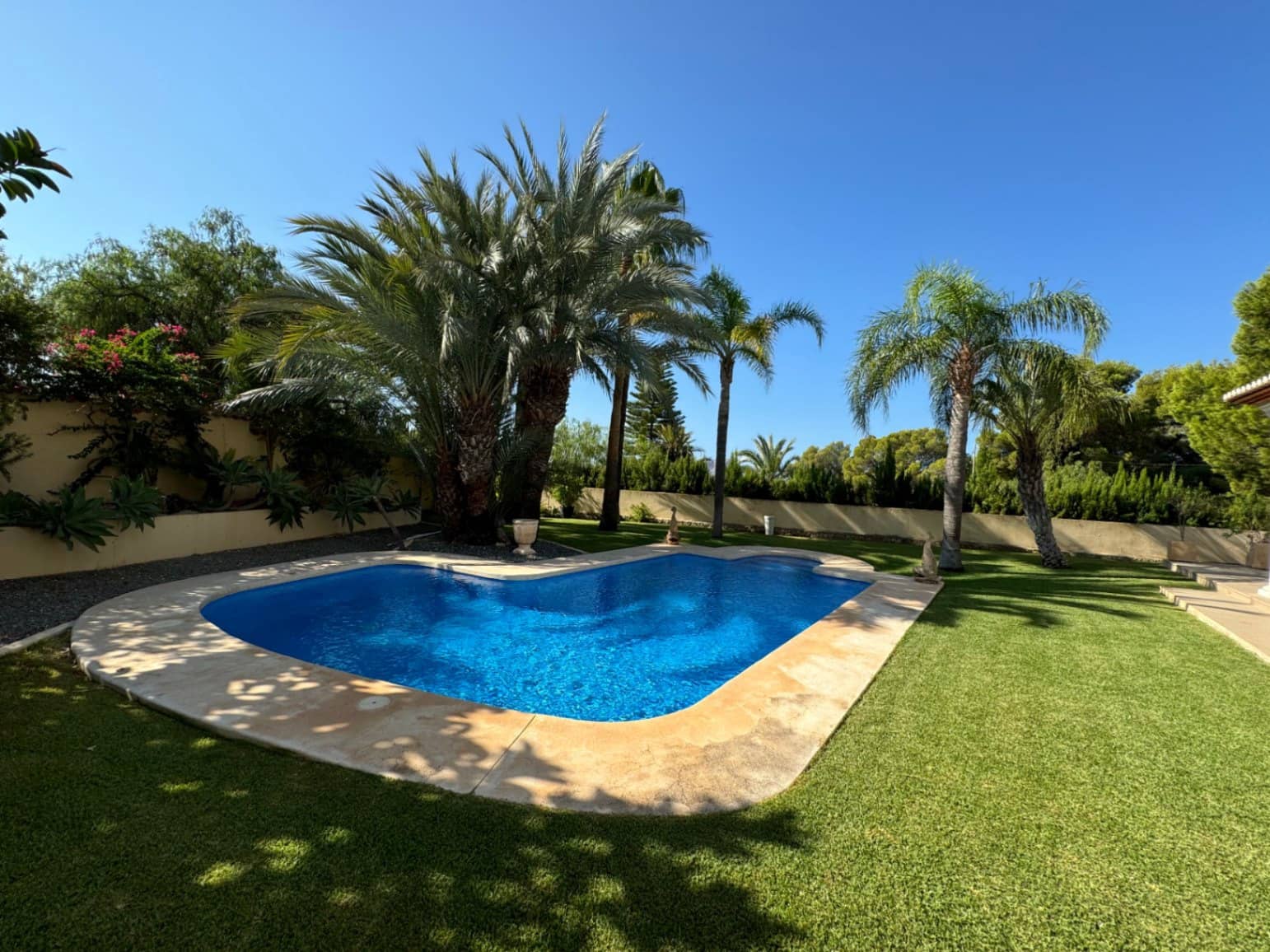 4 bedroom Villa for sale in Benissa with pool garage - € 1,350,000 (Ref: 4416640)