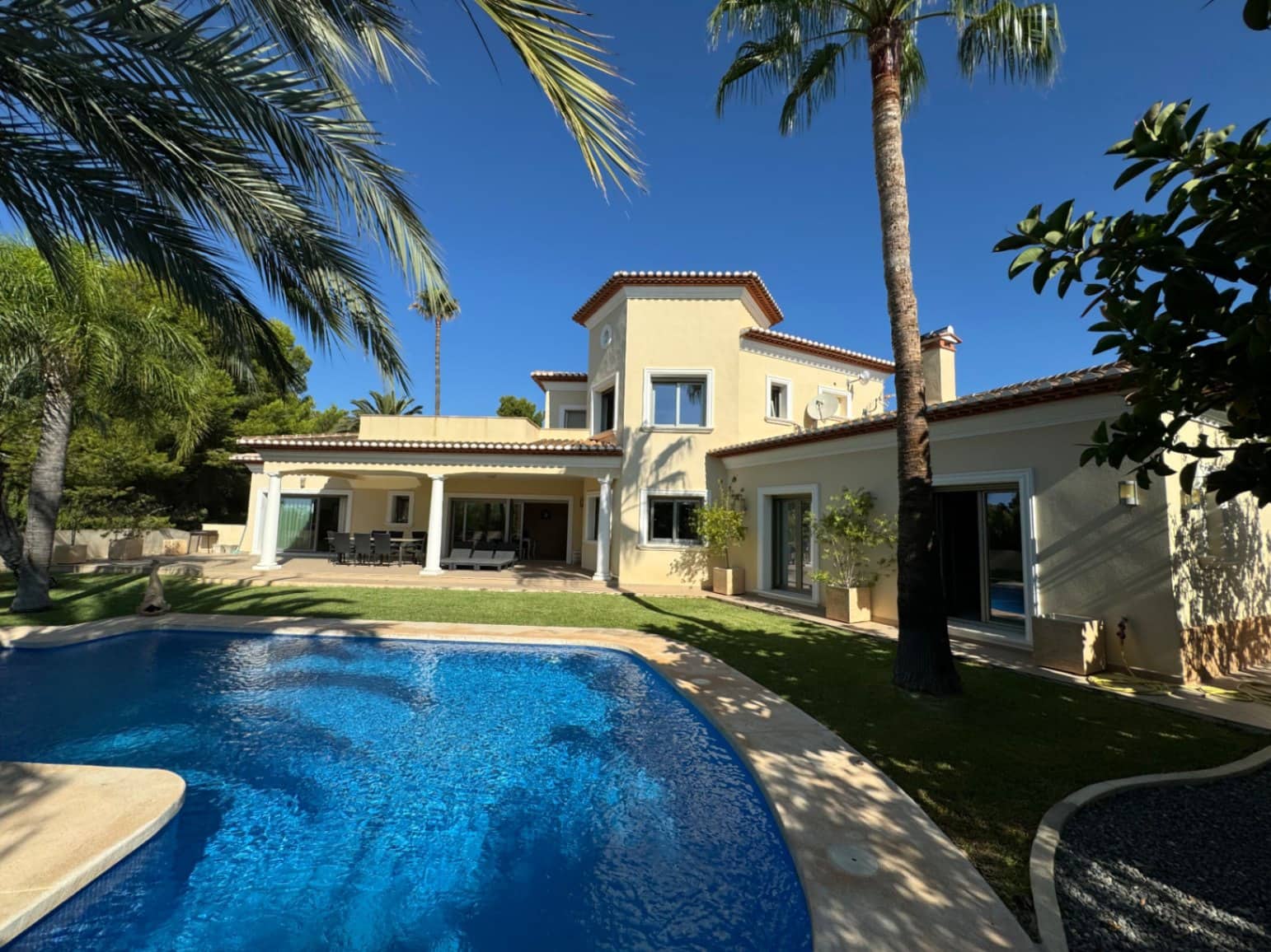 4 bedroom Villa for sale in Benissa with pool garage - € 1,350,000 (Ref: 4416640)