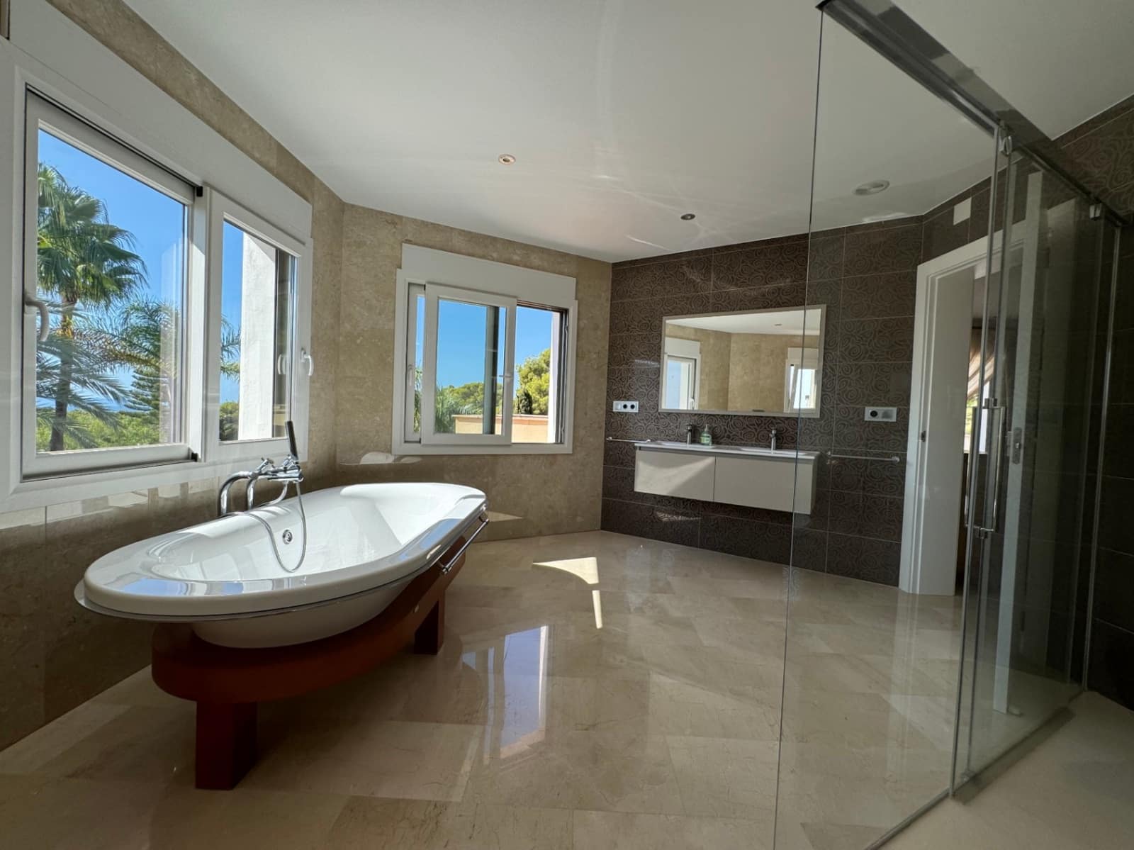 4 bedroom Villa for sale in Benissa with pool garage - € 1,350,000 (Ref: 4416640)