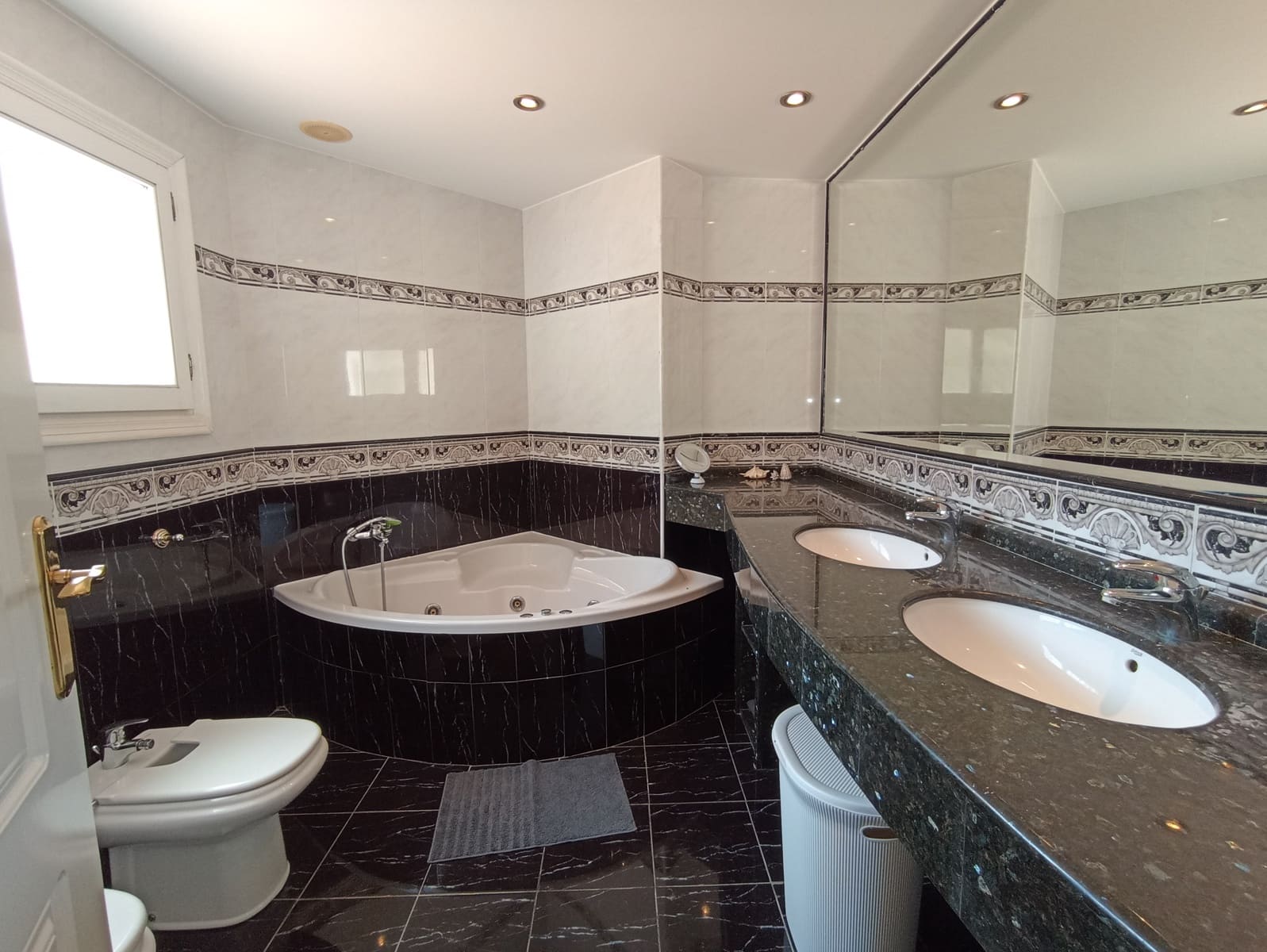 4 sovrum Villa till salu i Moraira med pool garage - 980 000 € (Ref: 7601013)