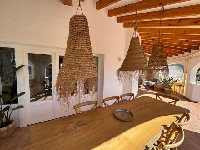 4 soverom Villa til salgs i Moraira, Teulada-Moraira med svømmebasseng garasje - € 980 000 (Ref: 7601013)