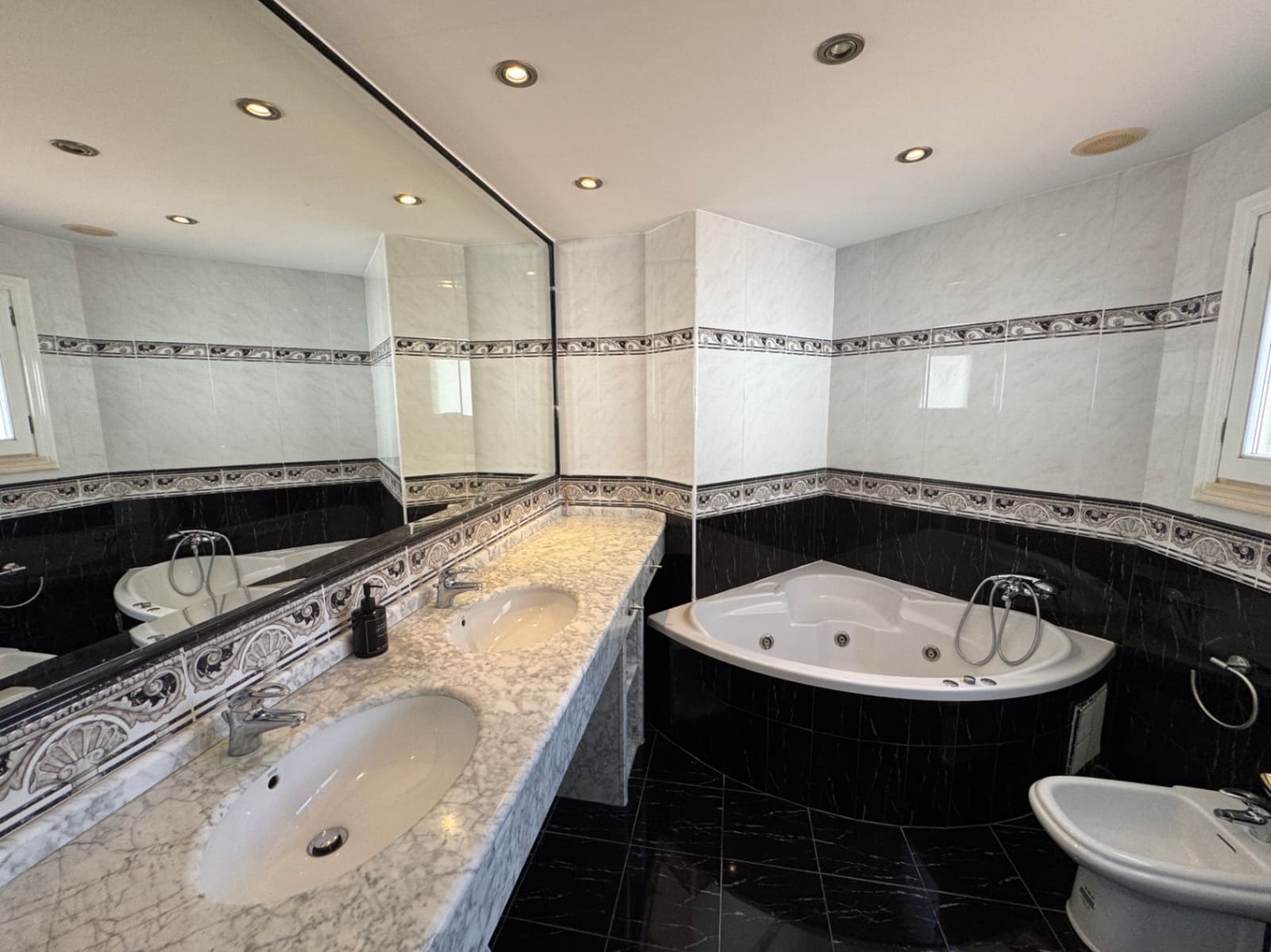 4 bedroom Villa for sale in Moraira with pool garage - € 980,000 (Ref: 7601013)