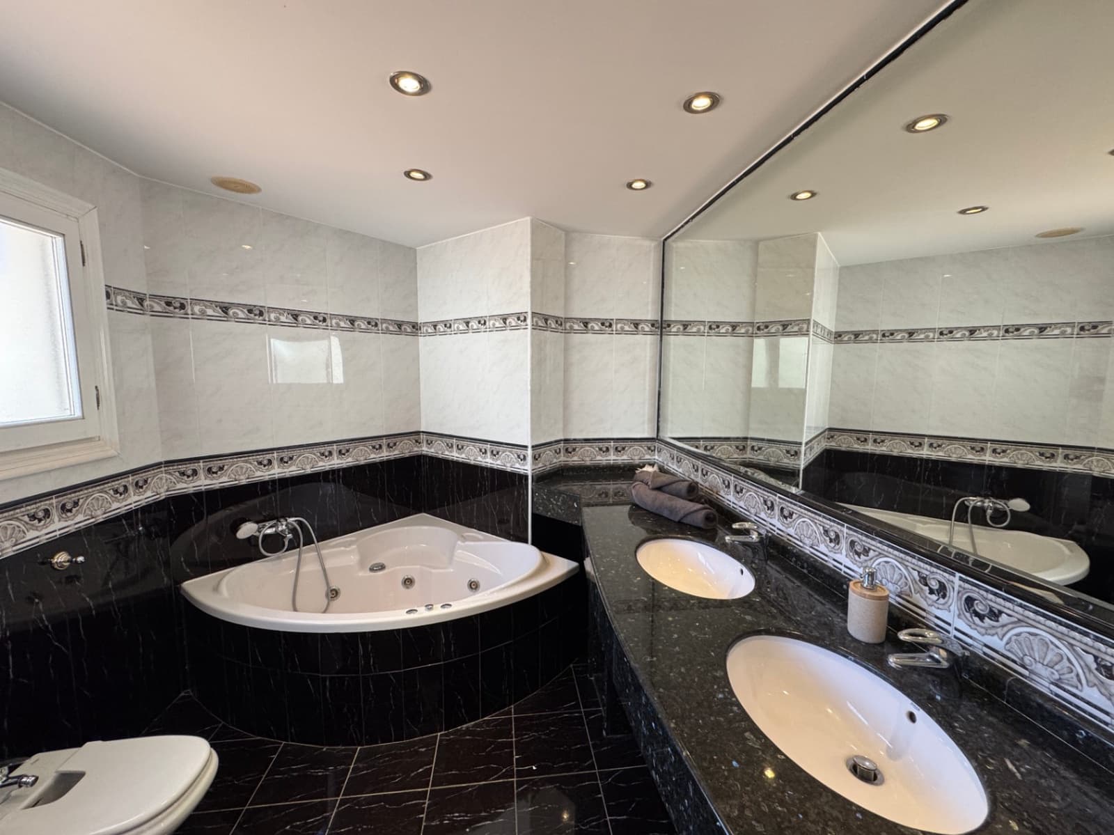 4 bedroom Villa for sale in Moraira with pool garage - € 980,000 (Ref: 7601013)