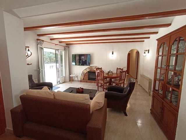 5 bedroom Villa for rent in Moraira, Teulada-Moraira with pool garage - € 2,200 (Ref: 7912924)