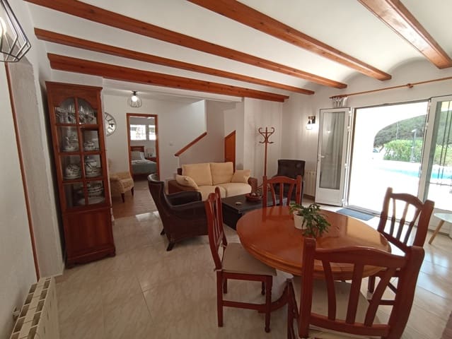 5 bedroom Villa for rent in Moraira, Teulada-Moraira with pool garage - € 2,200 (Ref: 7912924)