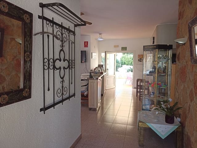 2 bedroom Commercial for sale in Moraira, Teulada-Moraira with pool garage - € 780,000 (Ref: 7935487)