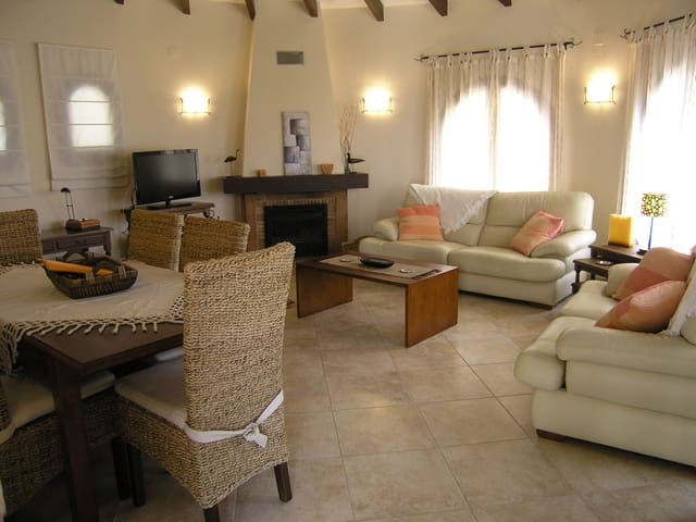 3 bedroom Villa for rent in Moraira, Teulada-Moraira with pool garage - € 1,700 (Ref: 7991577)