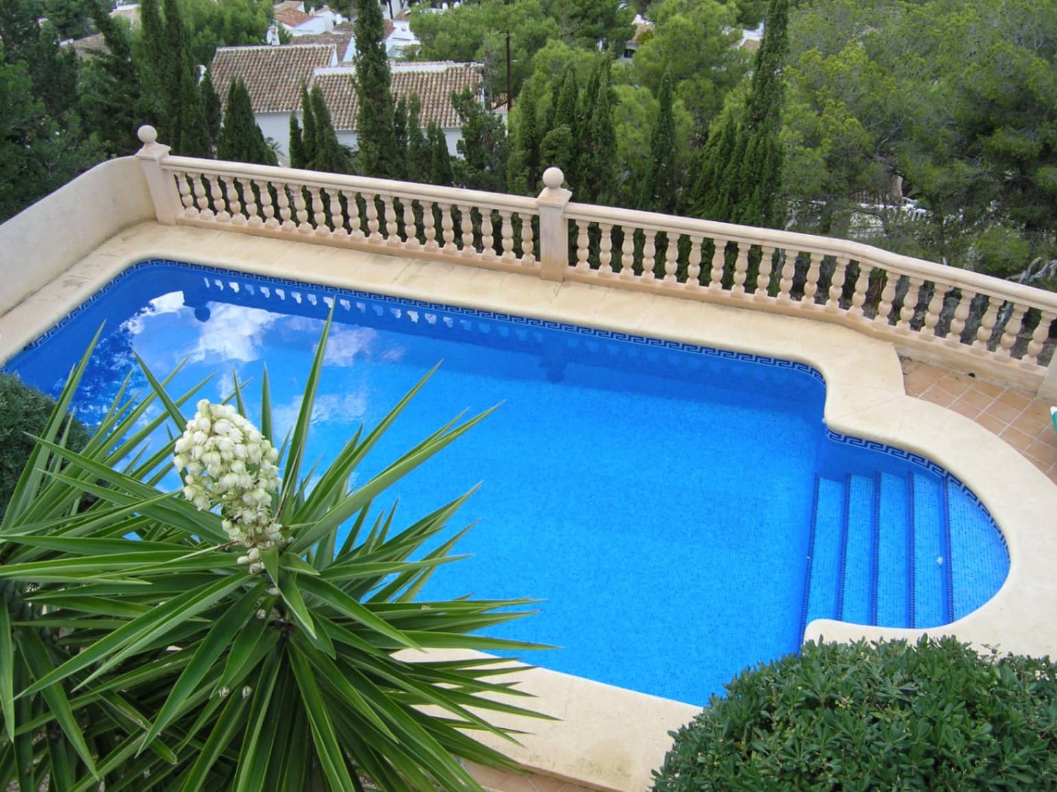 Villa/Maison de 3 chambres à louer à Moraira avec piscine garage - 1 700 € (Ref: 7991577)