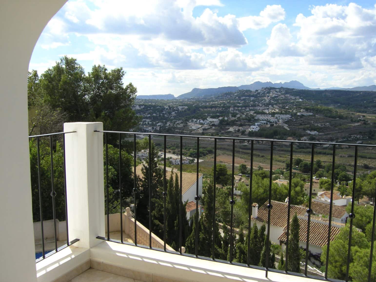 Villa/Maison de 3 chambres à louer à Moraira avec piscine garage - 1 700 € (Ref: 7991577)