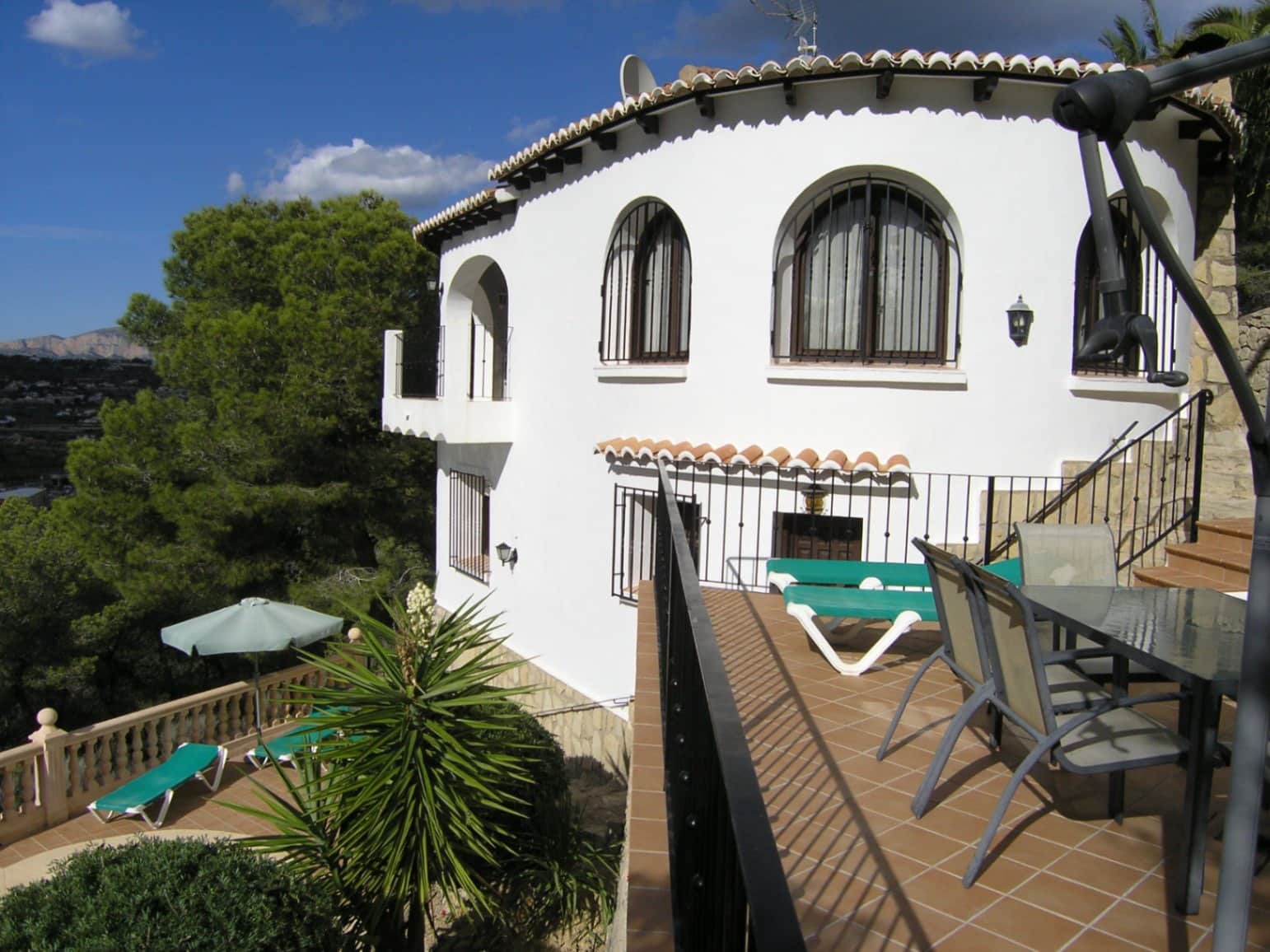 Villa/Maison de 3 chambres à louer à Moraira avec piscine garage - 1 700 € (Ref: 7991577)