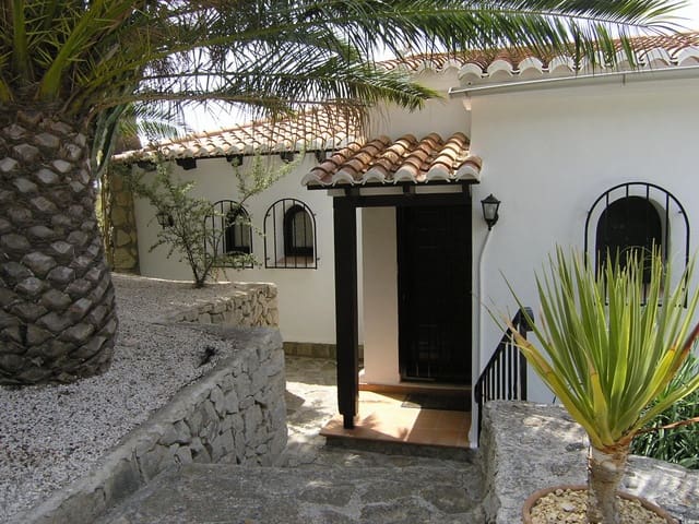3 bedroom Villa for rent in Moraira, Teulada-Moraira with pool garage - € 1,700 (Ref: 7991577)