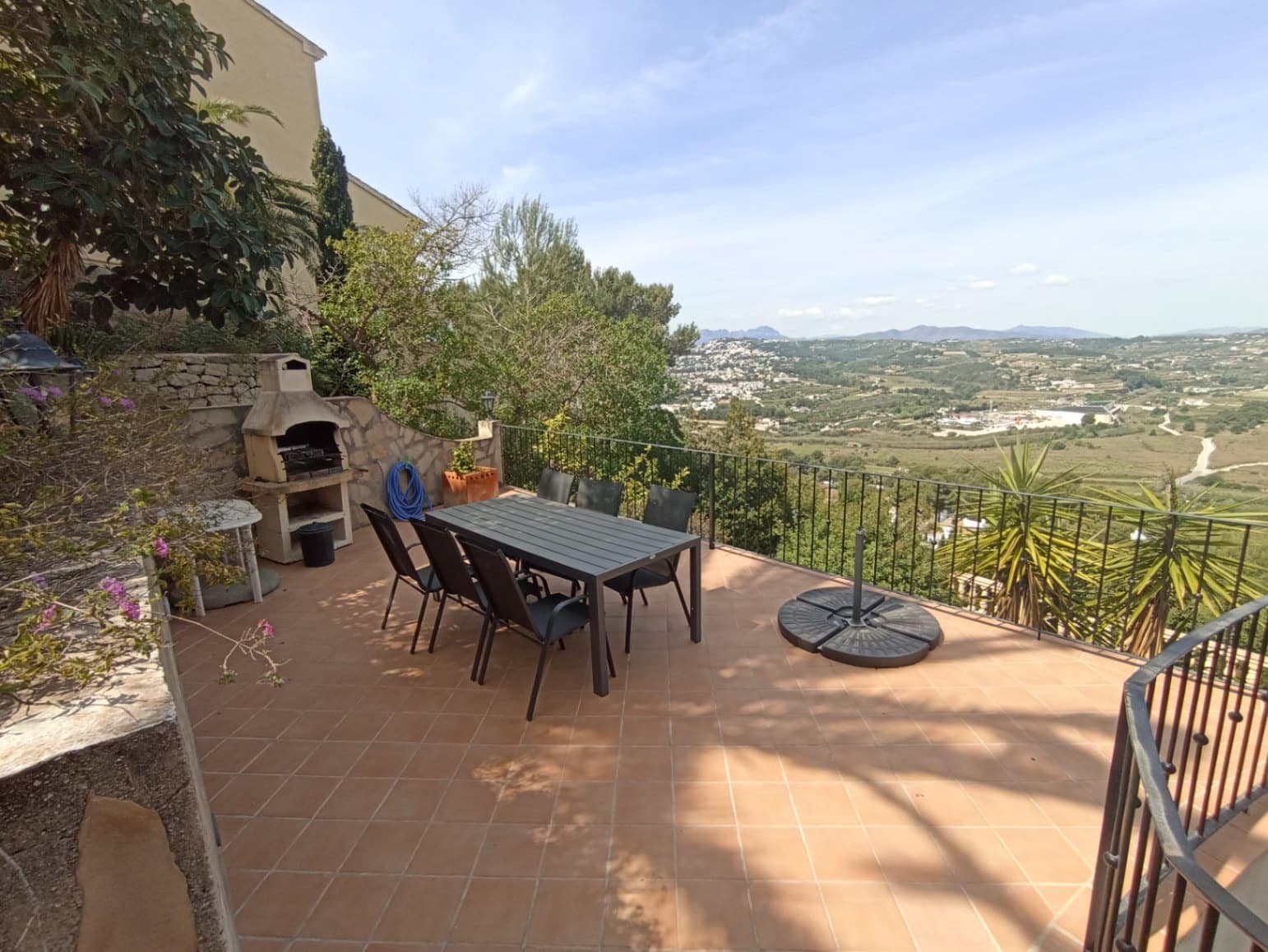 Villa/Maison de 3 chambres à louer à Moraira avec piscine garage - 1 700 € (Ref: 7991577)