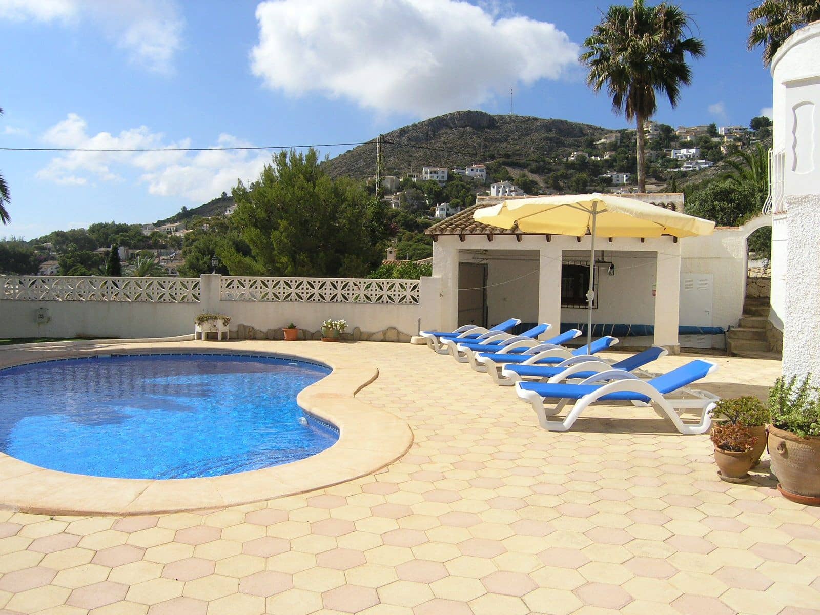 Villa/Maison de 3 chambres à louer à Moraira avec piscine garage - 1 800 € (Ref: 8001695)