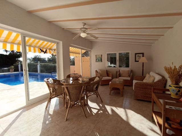 4 bedroom Villa for rent in Paichi, Teulada-Moraira with pool garage - € 1,700 (Ref: 8176646)