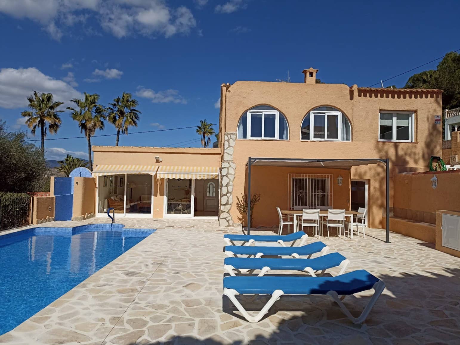 4 makuuhuone Huvila vuokrattavana paikassa Moraira mukana uima-altaan 
autotalli - 1 700 € (Ref: 8176646)