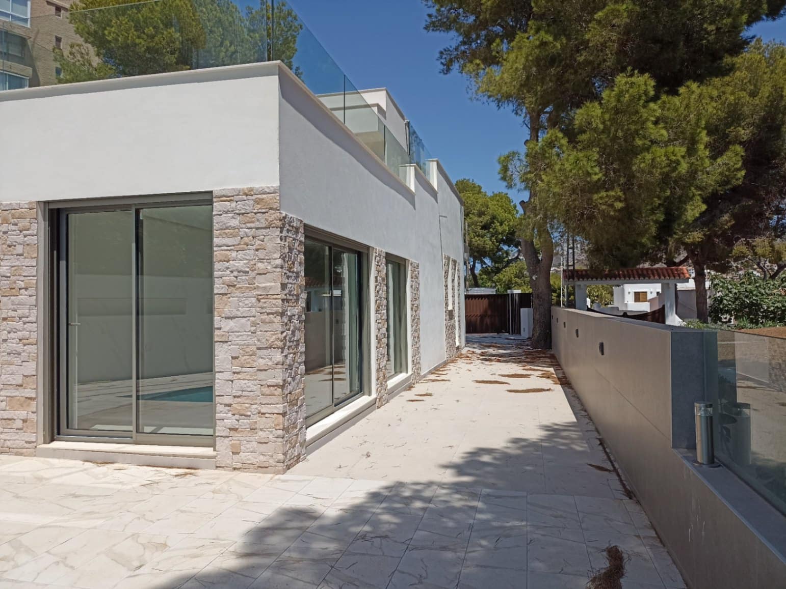 4 bedroom Villa for sale in Moraira with pool garage - € 1,175,000 (Ref: 8424361)
