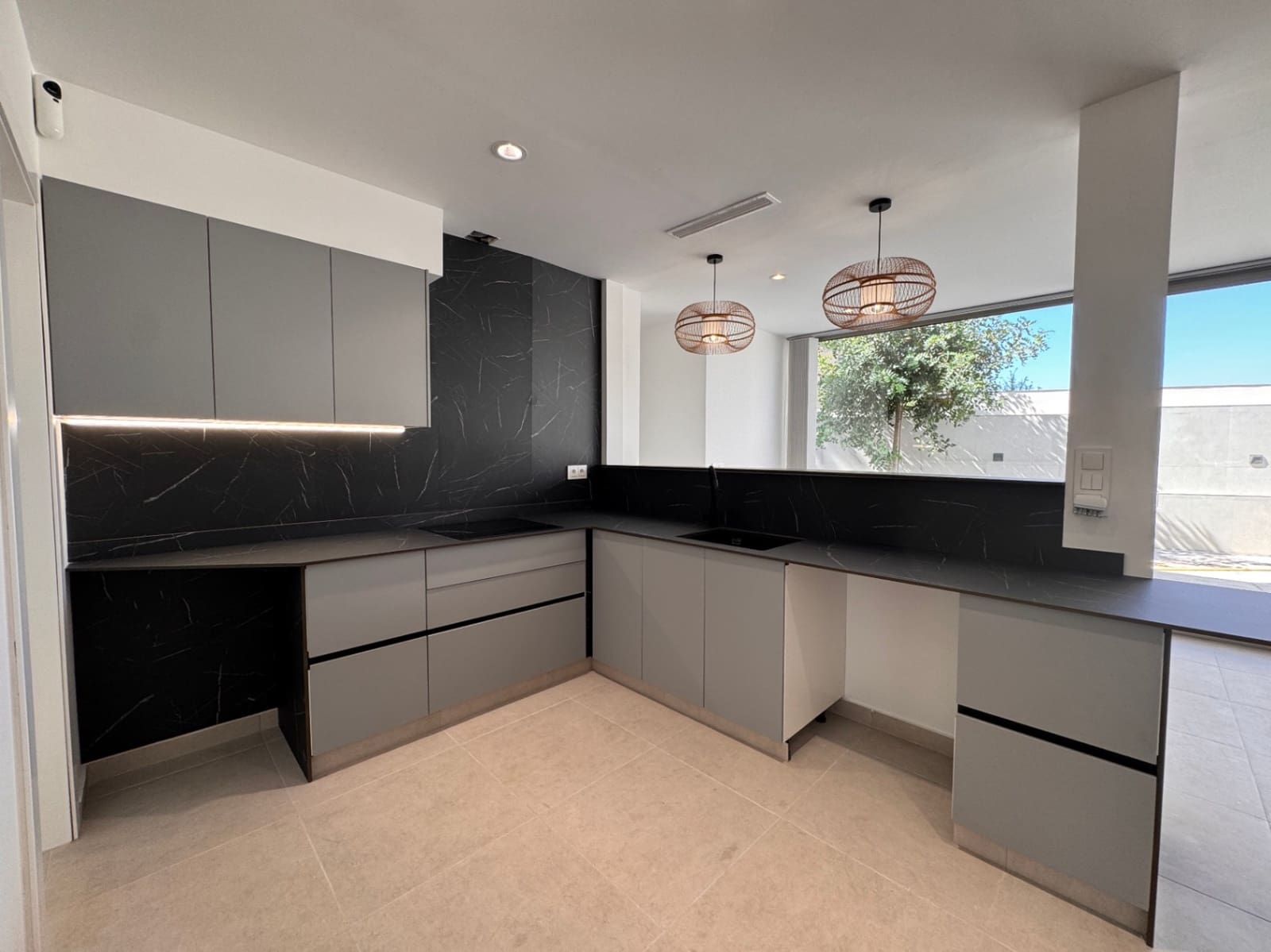 4 bedroom Villa for sale in Moraira with pool garage - € 1,095,000 (Ref: 8424361)