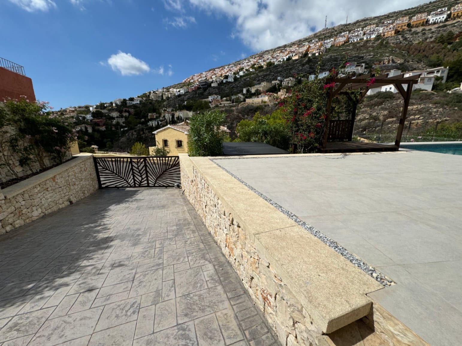 3 bedroom Villa for sale in Cumbre del Sol with pool garage - € 749,000 (Ref: 8527897)