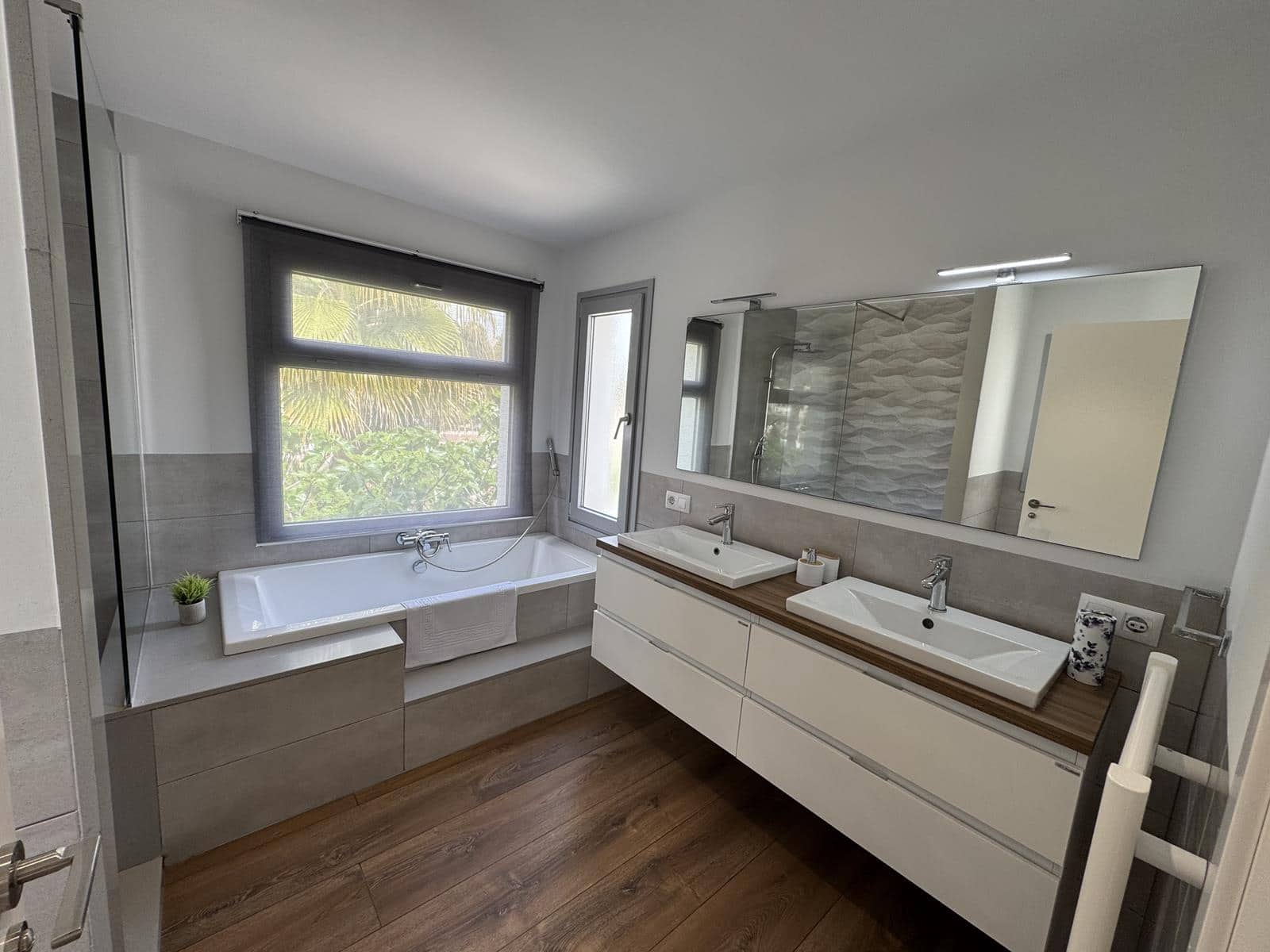 Villa/Maison de 4 chambres à louer à Moraira avec piscine garage - 3 900 € (Ref: 9000998)