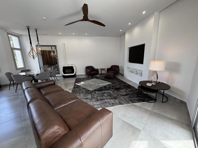 4 bedroom Villa for rent in Moraira, Teulada-Moraira with pool garage - € 3,900 (Ref: 9000998)