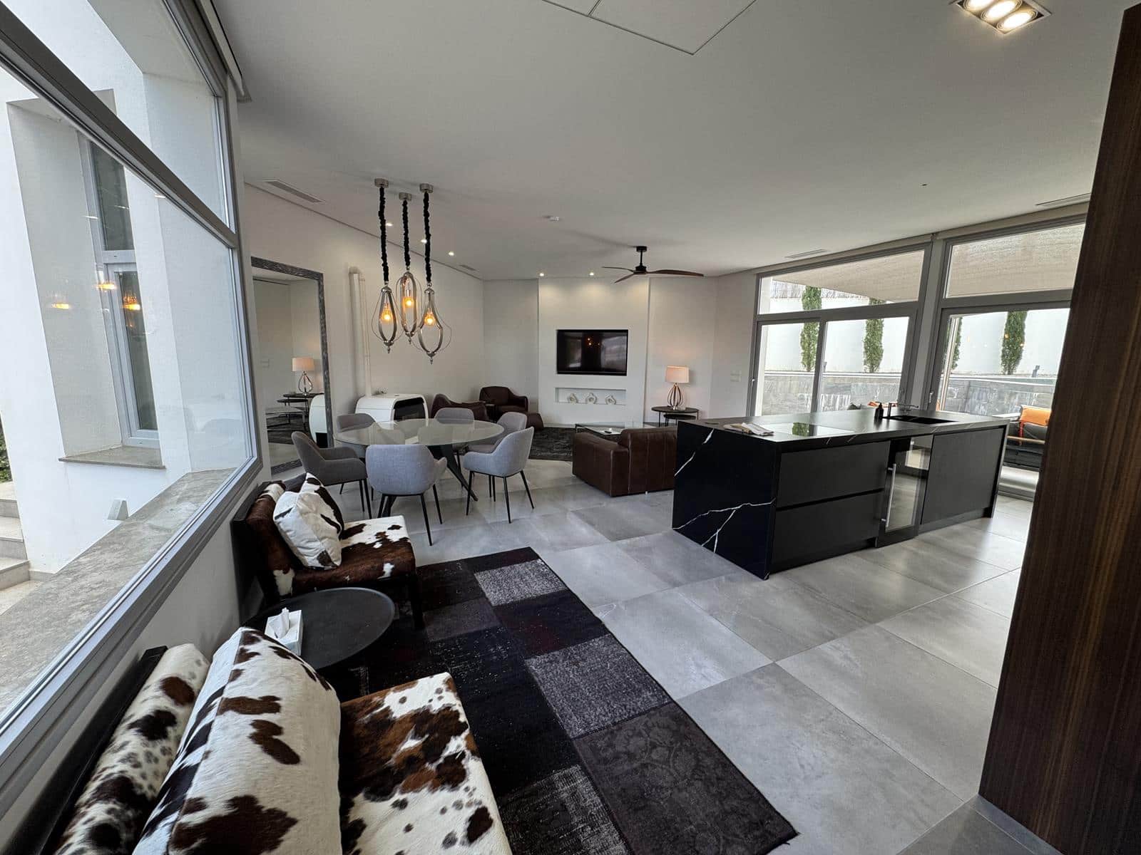 Villa/Maison de 4 chambres à louer à Moraira avec piscine garage - 3 900 € (Ref: 9000998)