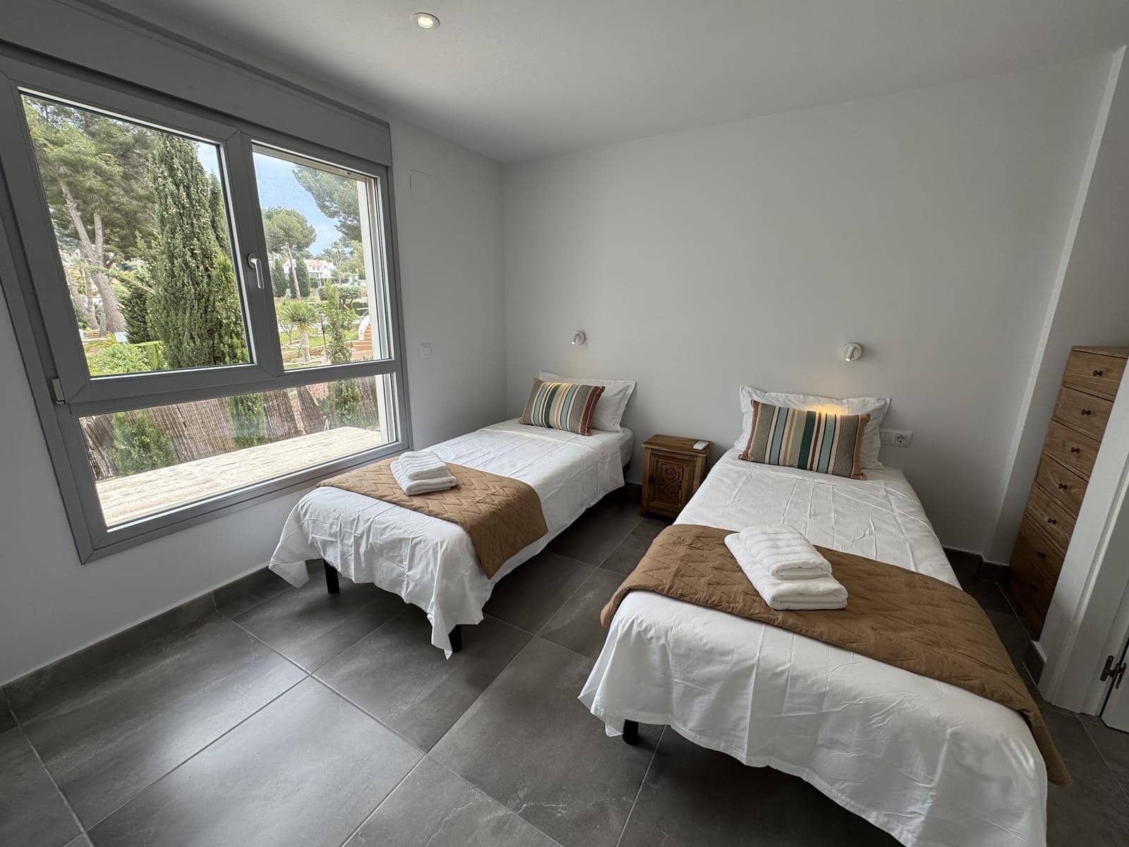 Villa/Maison de 4 chambres à louer à Moraira avec piscine garage - 3 900 € (Ref: 9000998)