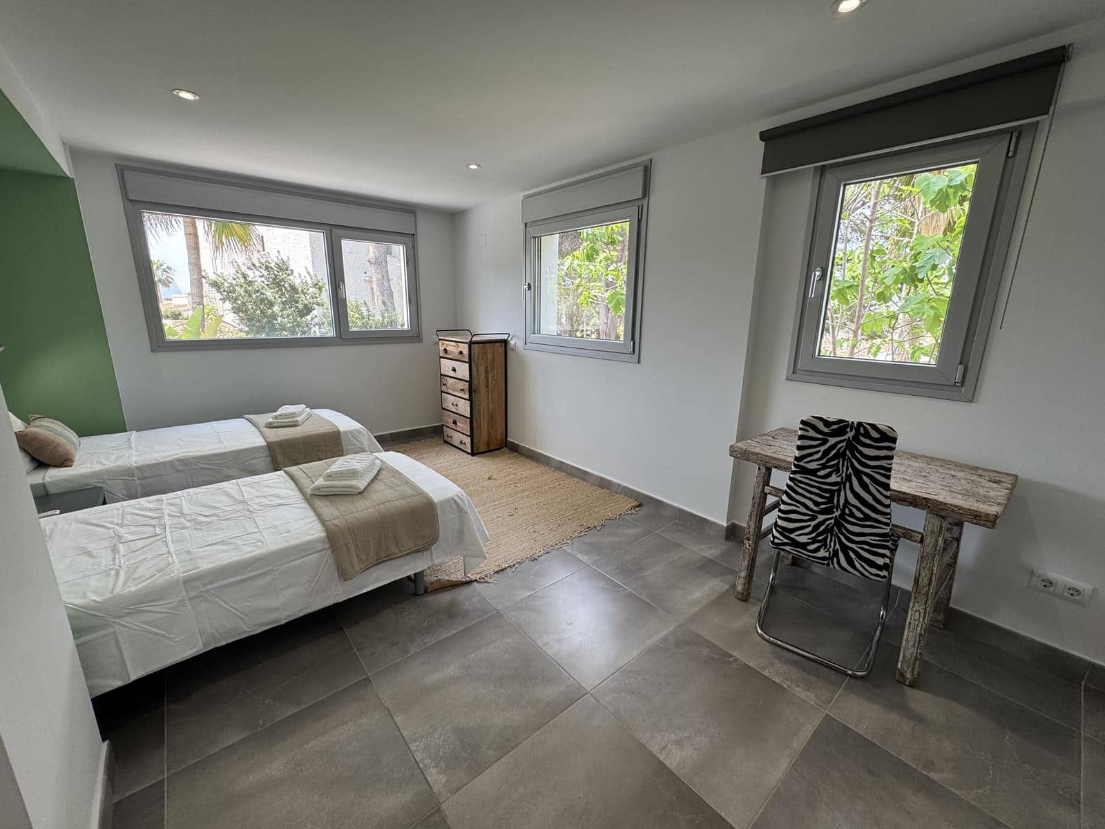 Villa/Maison de 4 chambres à louer à Moraira avec piscine garage - 3 900 € (Ref: 9000998)