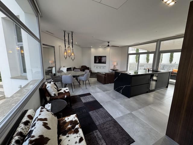 4 bedroom Villa for rent in Moraira, Teulada-Moraira with pool garage - € 3,900 (Ref: 9000998)