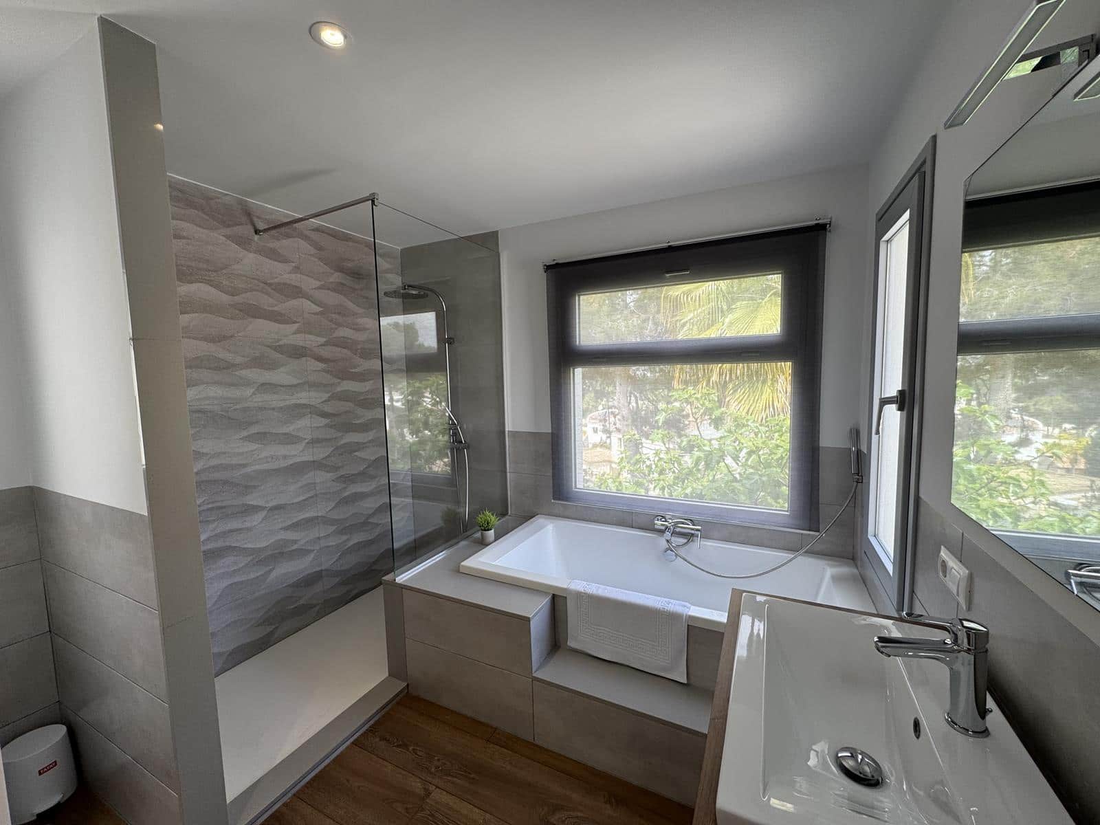 Villa/Maison de 4 chambres à louer à Moraira avec piscine garage - 3 900 € (Ref: 9000998)