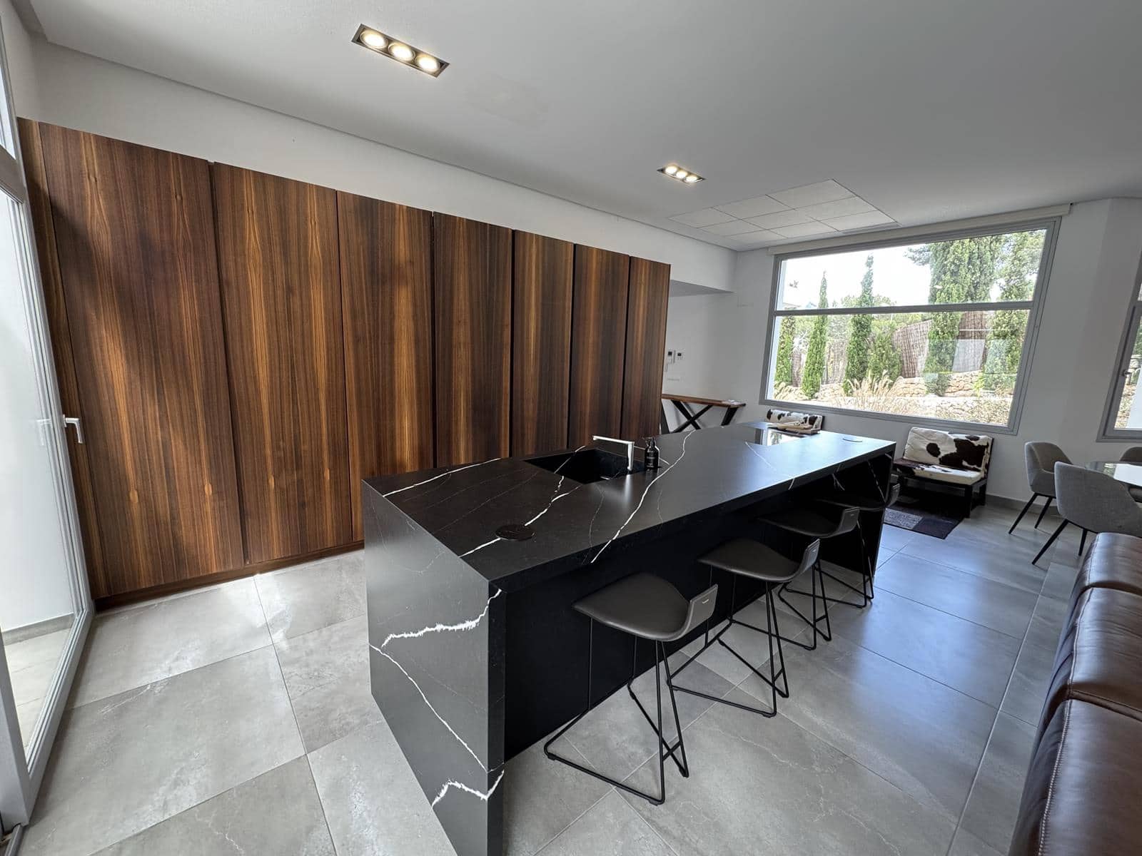 Villa/Maison de 4 chambres à louer à Moraira avec piscine garage - 3 900 € (Ref: 9000998)