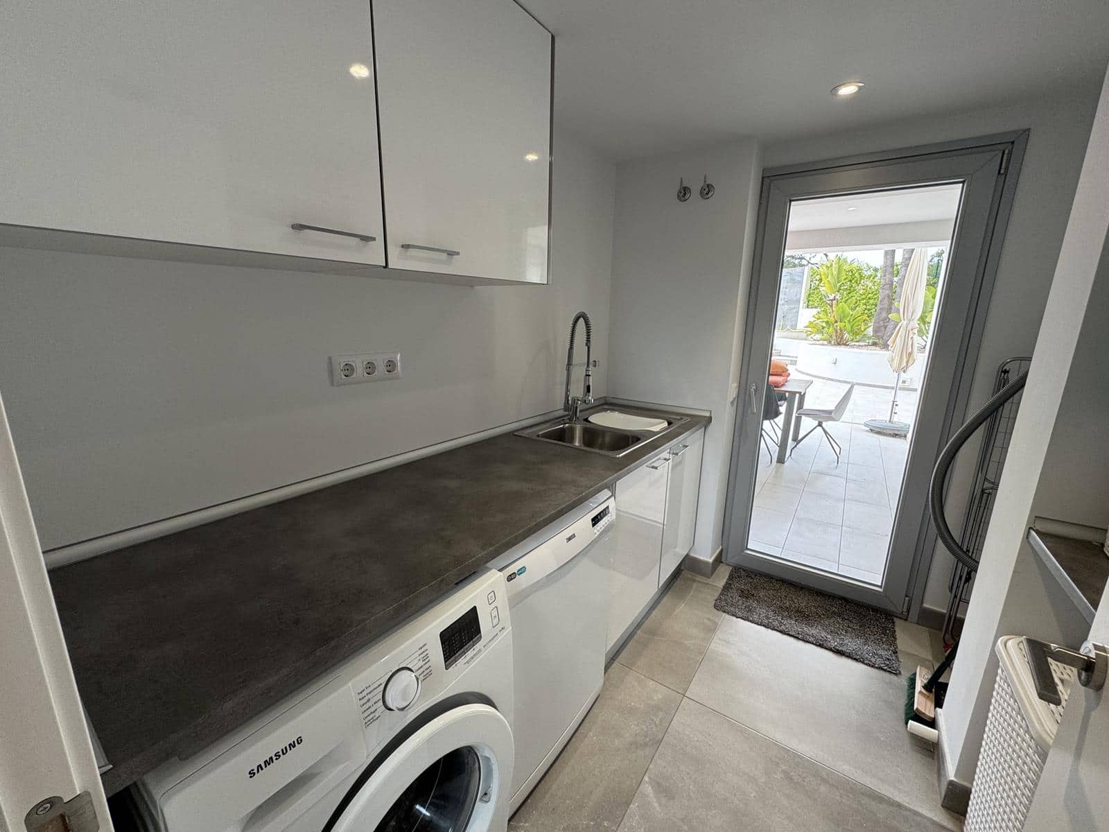 Villa/Maison de 4 chambres à louer à Moraira avec piscine garage - 3 900 € (Ref: 9000998)