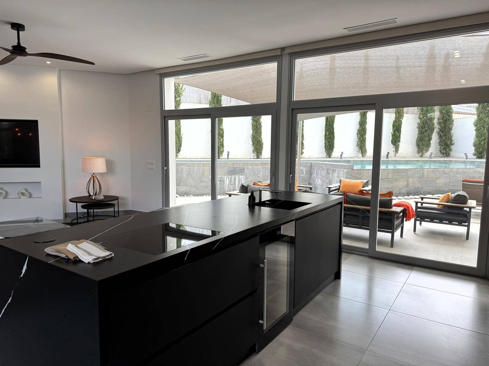 Villa/Maison de 4 chambres à louer à Moraira avec piscine garage - 3 900 € (Ref: 9000998)