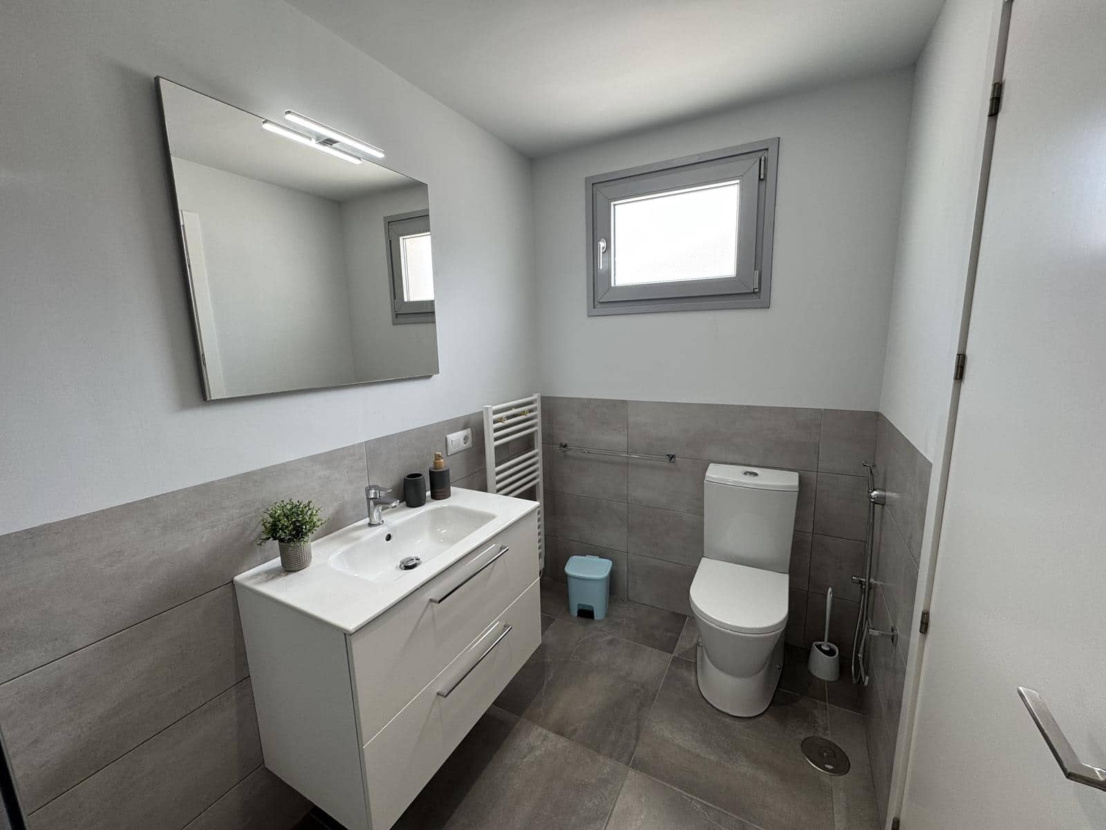 Villa/Maison de 4 chambres à louer à Moraira avec piscine garage - 3 900 € (Ref: 9000998)