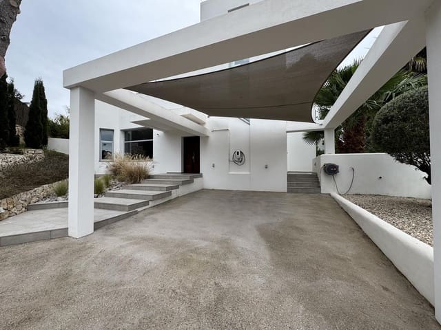 4 bedroom Villa for rent in Moraira, Teulada-Moraira with pool garage - € 3,900 (Ref: 9000998)