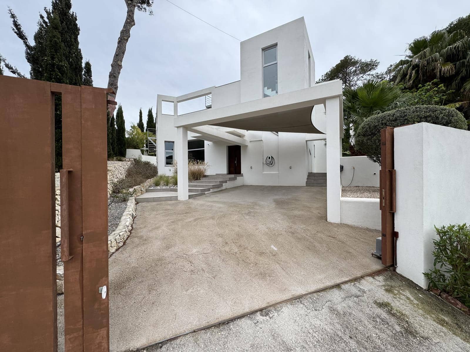 Villa/Maison de 4 chambres à louer à Moraira avec piscine garage - 3 900 € (Ref: 9000998)