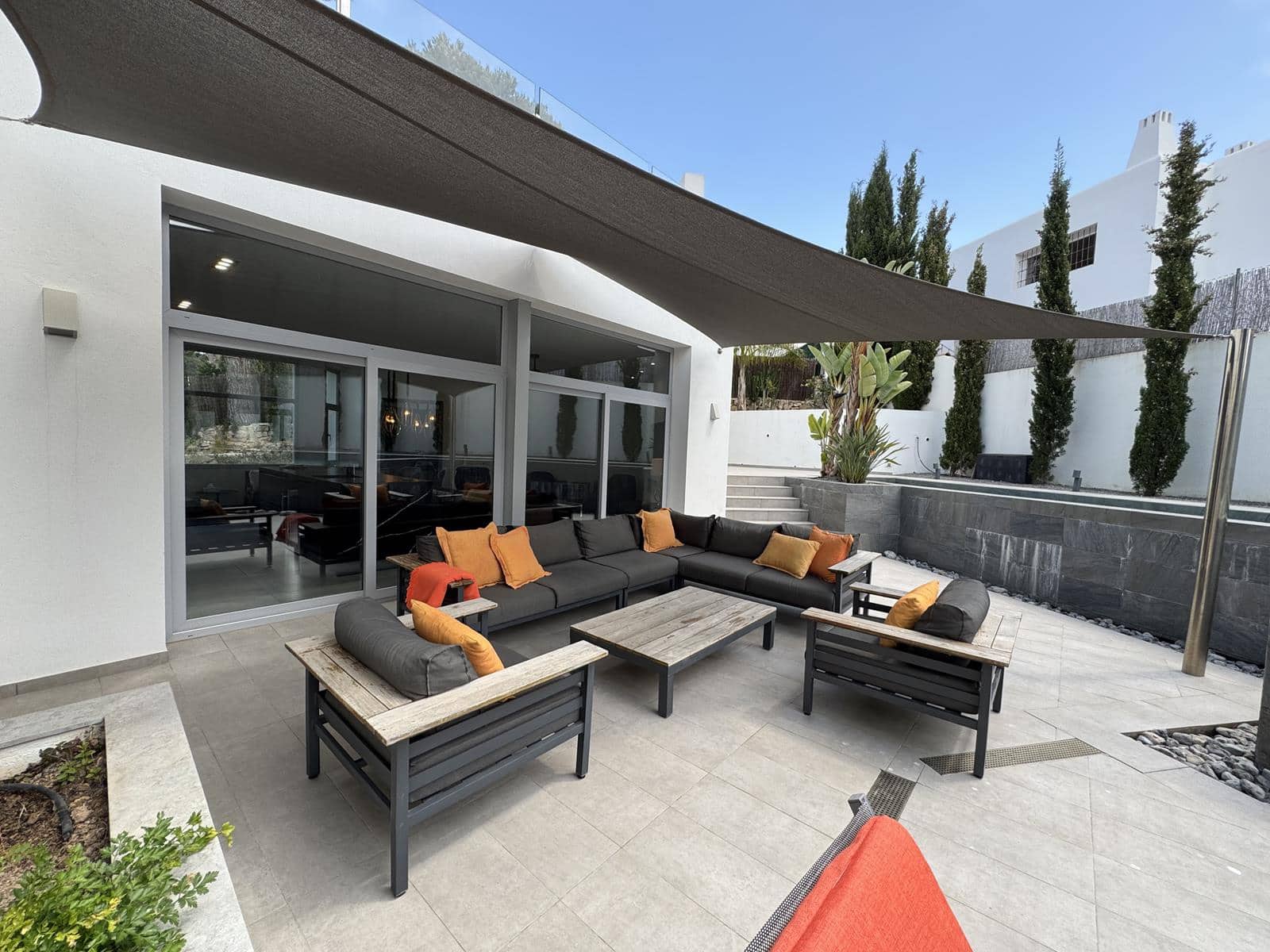 Villa/Maison de 4 chambres à louer à Moraira avec piscine garage - 3 900 € (Ref: 9000998)