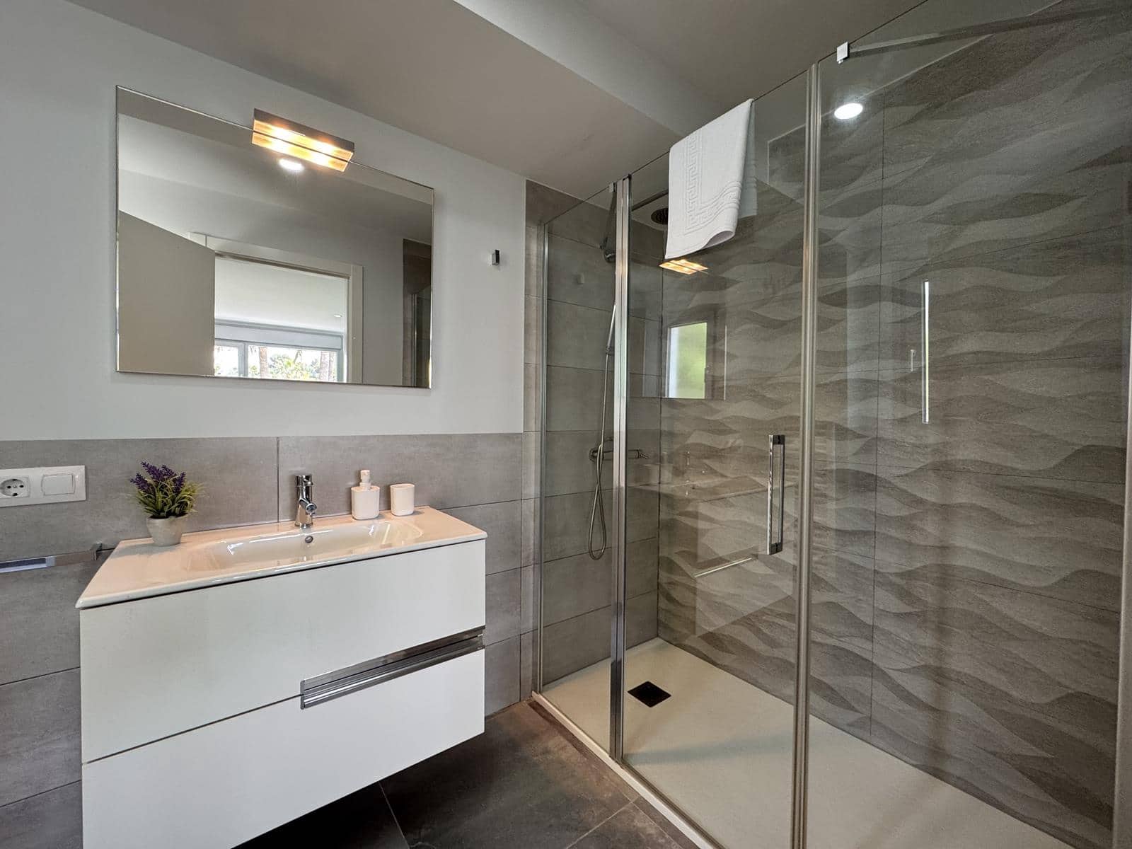 Villa/Maison de 4 chambres à louer à Moraira avec piscine garage - 3 900 € (Ref: 9000998)