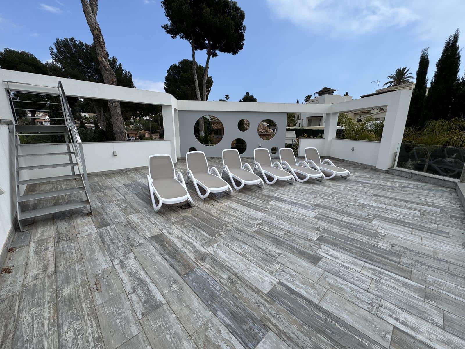 Villa/Maison de 4 chambres à louer à Moraira avec piscine garage - 3 900 € (Ref: 9000998)