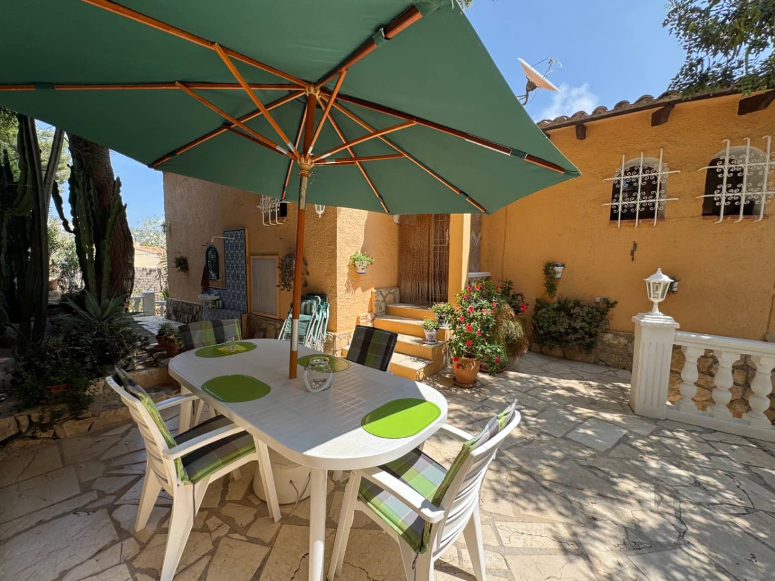 3 makuuhuone Huvila myytävänä paikassa Benissa mukana 
autotalli - 475 000 € (Ref: 9062093)