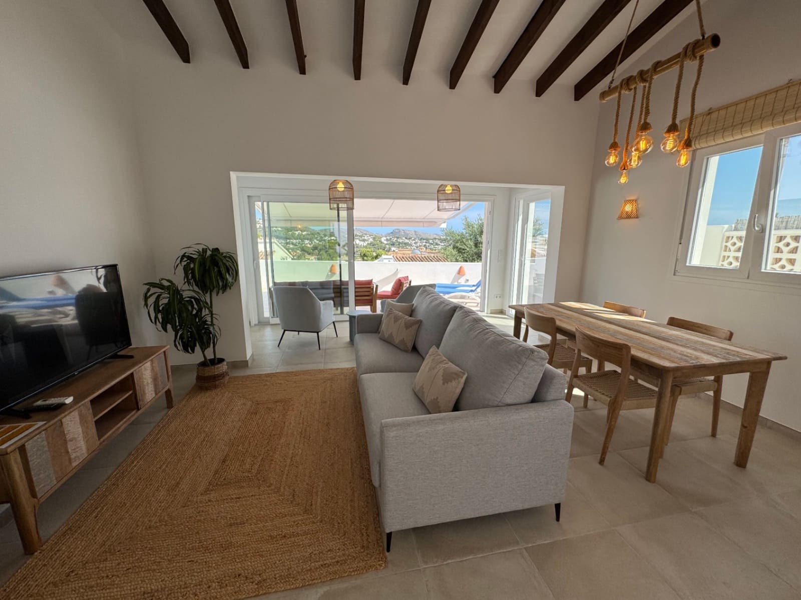 2 makuuhuone Huvila vuokrattavana paikassa Moraira mukana uima-altaan 
autotalli - 1 600 € (Ref: 9154697)