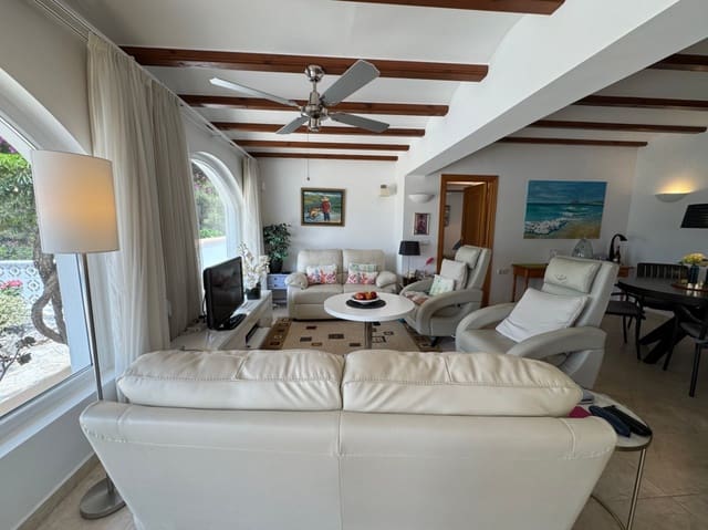 3 makuuhuone Huvila myytävänä paikassa Moraira, Teulada-Moraira mukana uima-altaan 
autotalli - 745 000 € (Ref: 9185003)