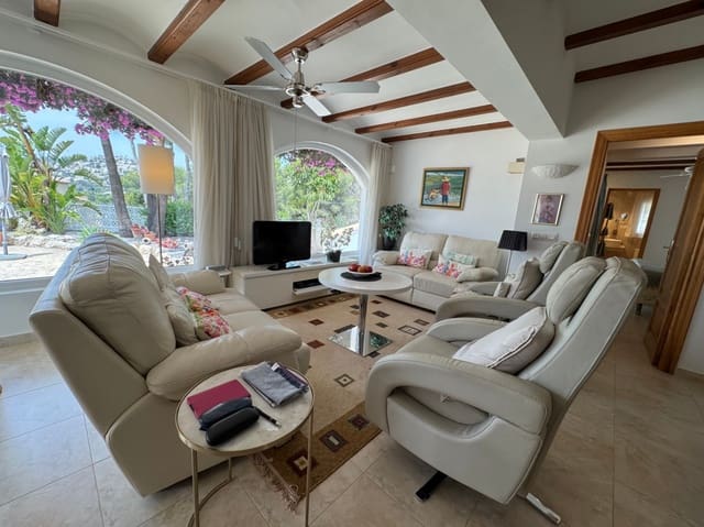 3 makuuhuone Huvila myytävänä paikassa Moraira, Teulada-Moraira mukana uima-altaan 
autotalli - 745 000 € (Ref: 9185003)