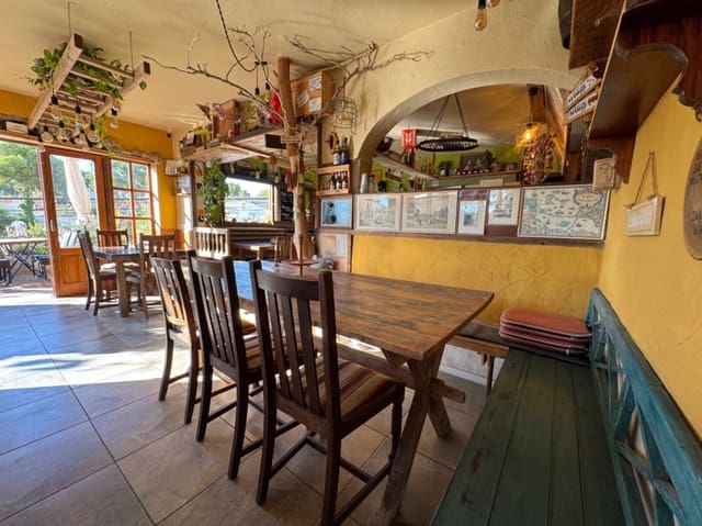 1 bedroom Commercial for sale in Moraira, Teulada-Moraira with garage - € 575,000 (Ref: 9284863)