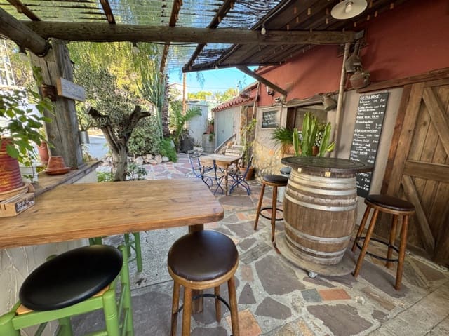 1 bedroom Commercial for sale in Moraira, Teulada-Moraira with garage - € 575,000 (Ref: 9284863)