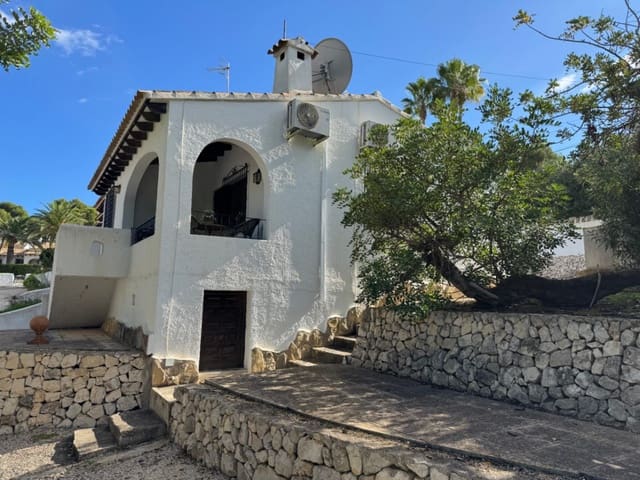 2 bedroom Bungalow for sale in Moraira, Teulada-Moraira with pool - € 310,000 (Ref: 9378529)