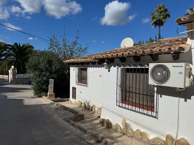 2 bedroom Bungalow for sale in Moraira, Teulada-Moraira with pool - € 310,000 (Ref: 9378529)