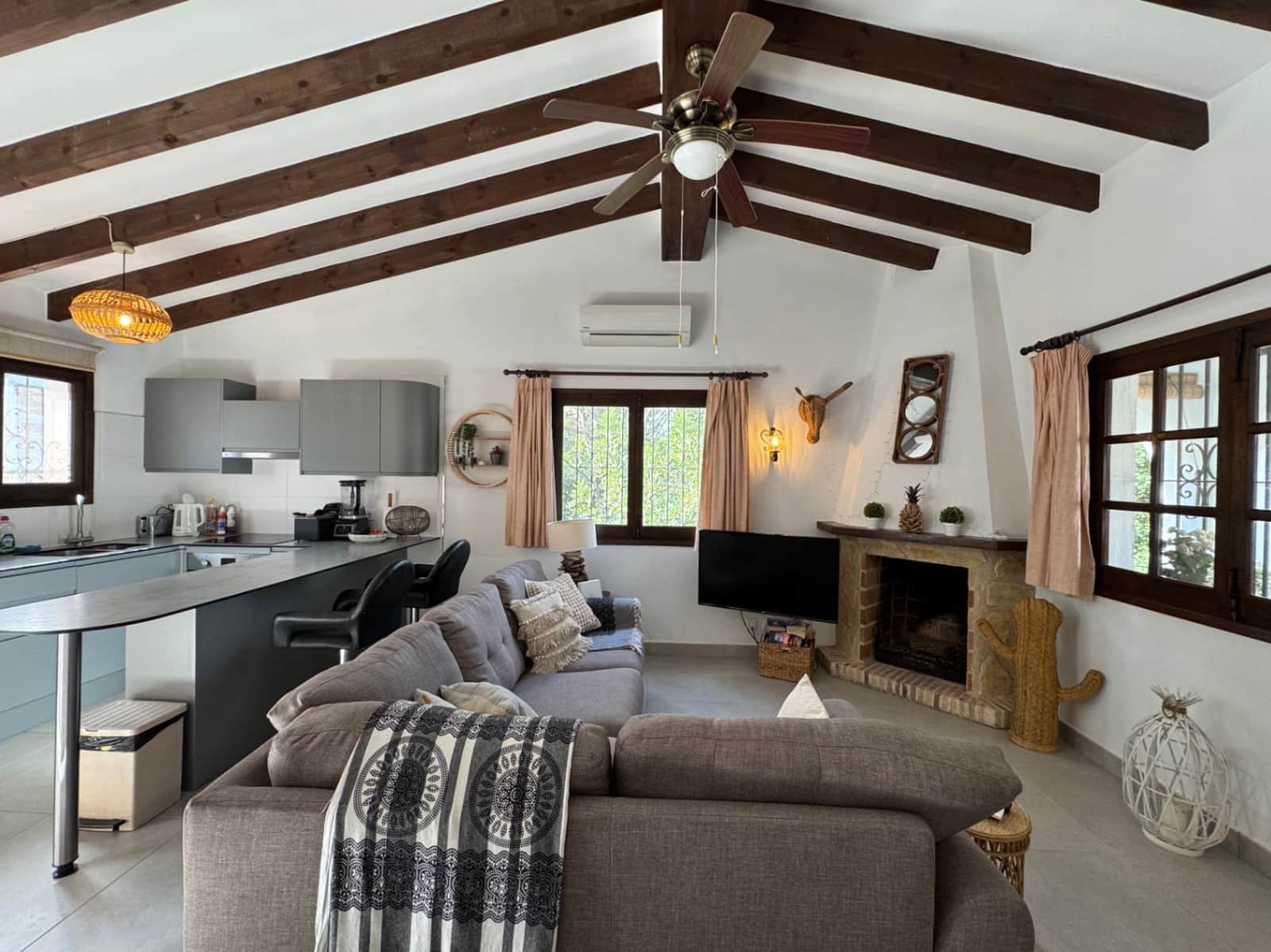 2 bedroom Bungalow for sale in Moraira with pool - € 310,000 (Ref: 9378529)