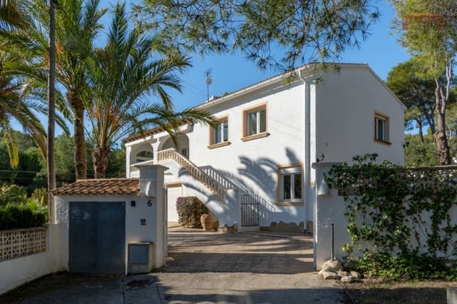 3 makuuhuone Huvila myytävänä paikassa Moraira, Teulada-Moraira mukana uima-altaan 
autotalli - 670 000 € (Ref: 9471997)