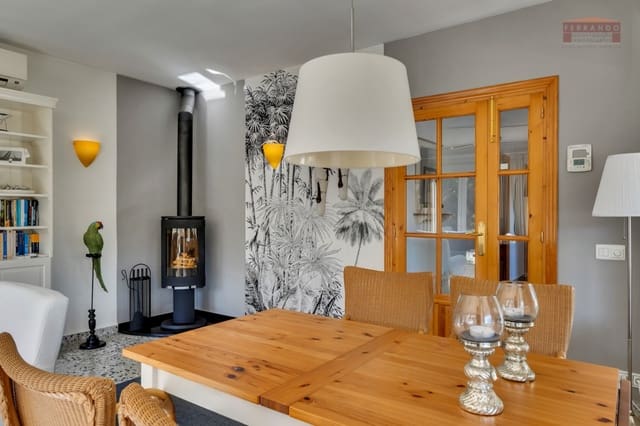 3 makuuhuone Huvila myytävänä paikassa Moraira, Teulada-Moraira mukana uima-altaan 
autotalli - 670 000 € (Ref: 9471997)