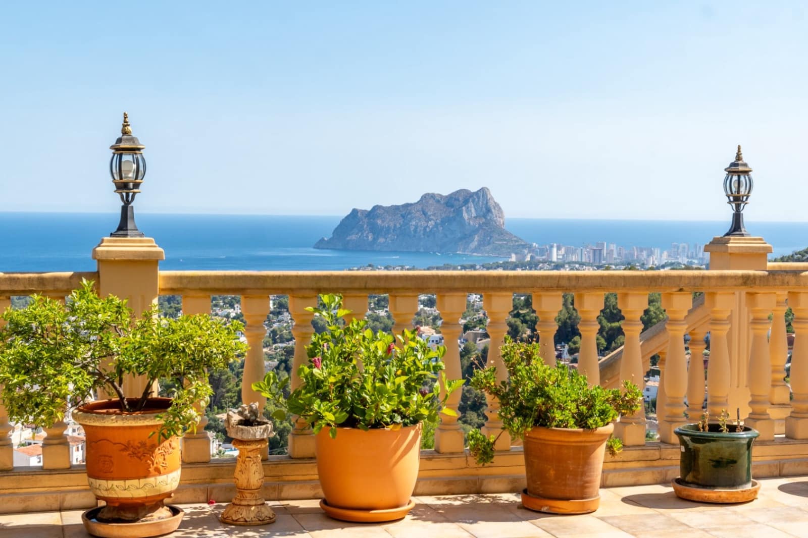 3 bedroom Villa for sale in Montemar with pool garage - € 1,250,000 (Ref: 9558294)